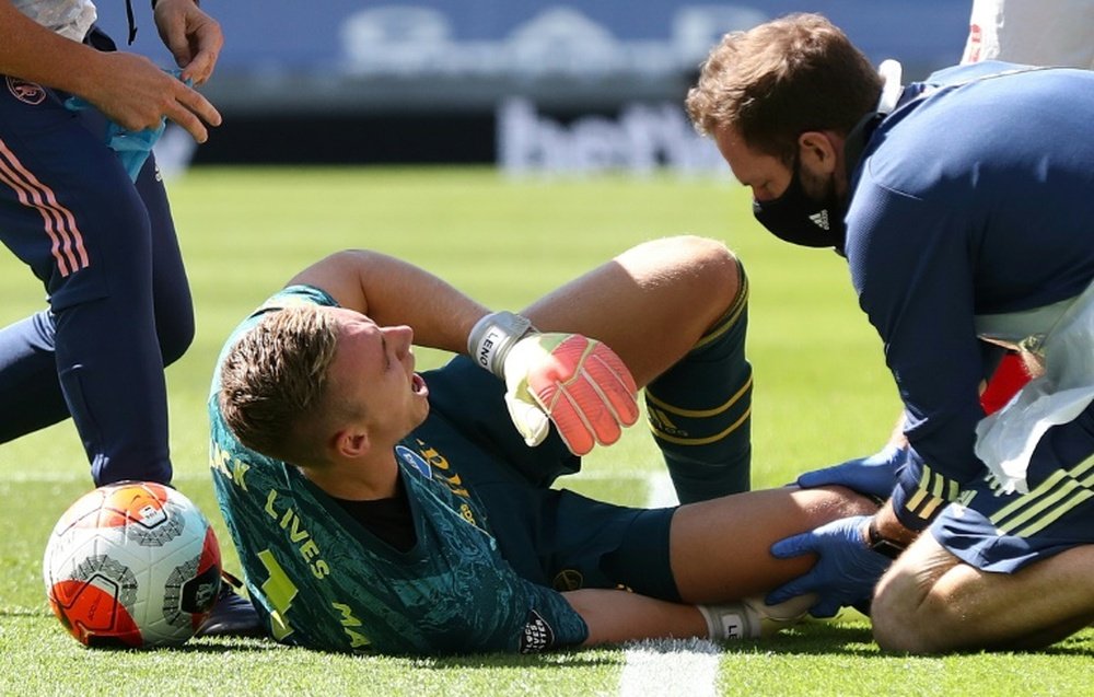 Bernd Leno se lesionó ante el Brighton. AFP