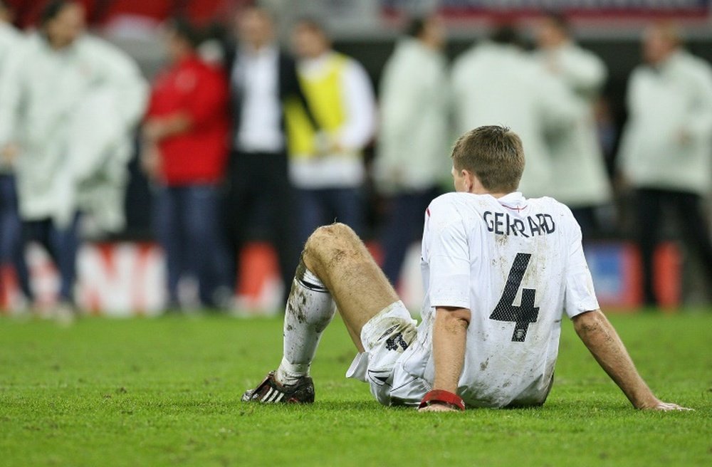 Michael Owen siente una gran admiración por Steven Gerrard. AFP/Archivo