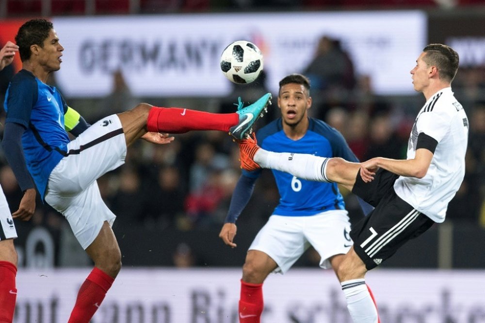 Le milieu des Bleus Corentin Tolisso (c) lors du match amical face à l'Allemagne. AFP