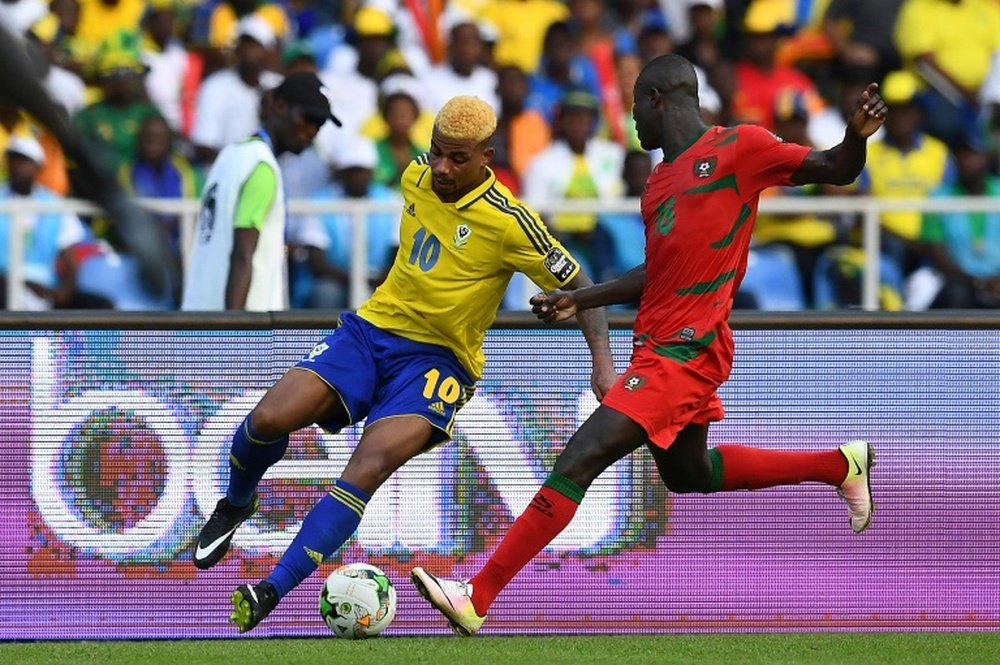 Mario Lemina cayó lesionado en el encuentro que jugó Gabón ante Guinea-Bissau. EFE/Archivo