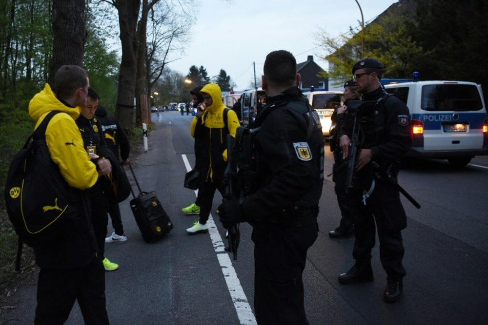 A polícia foi rápida a atuar, segundo relatos de Burki, goleiro do Dortmund. AFP