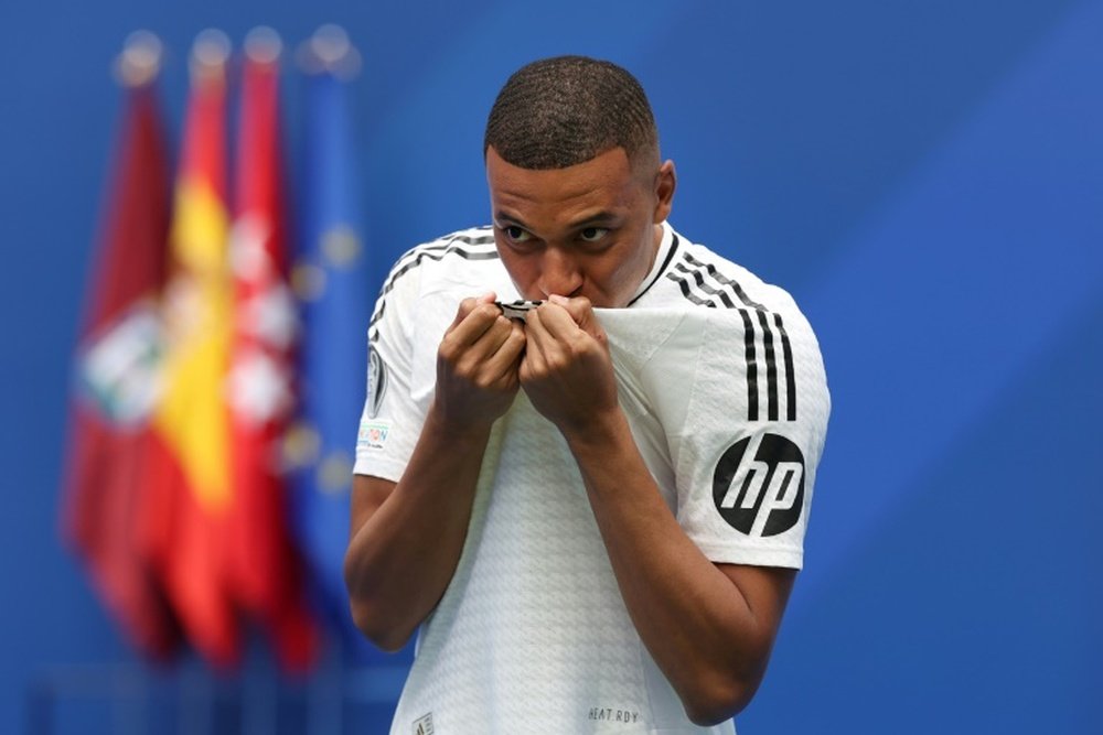 Mbappé fue presentado en el Santiago Bernabéu. AFP