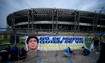 Le Napoli érige une statue de Maradona pour lui rendre hommage. AFP