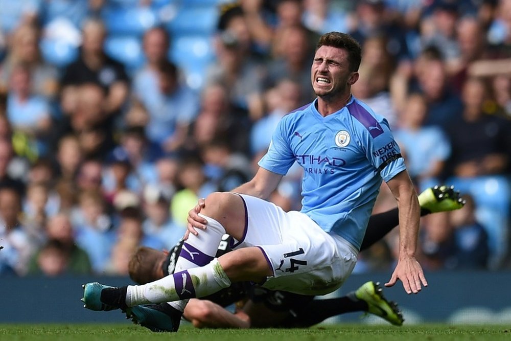 Manchester City, Guardiola su Laporte: 'Per lui cinque o sei mesi di stop'
