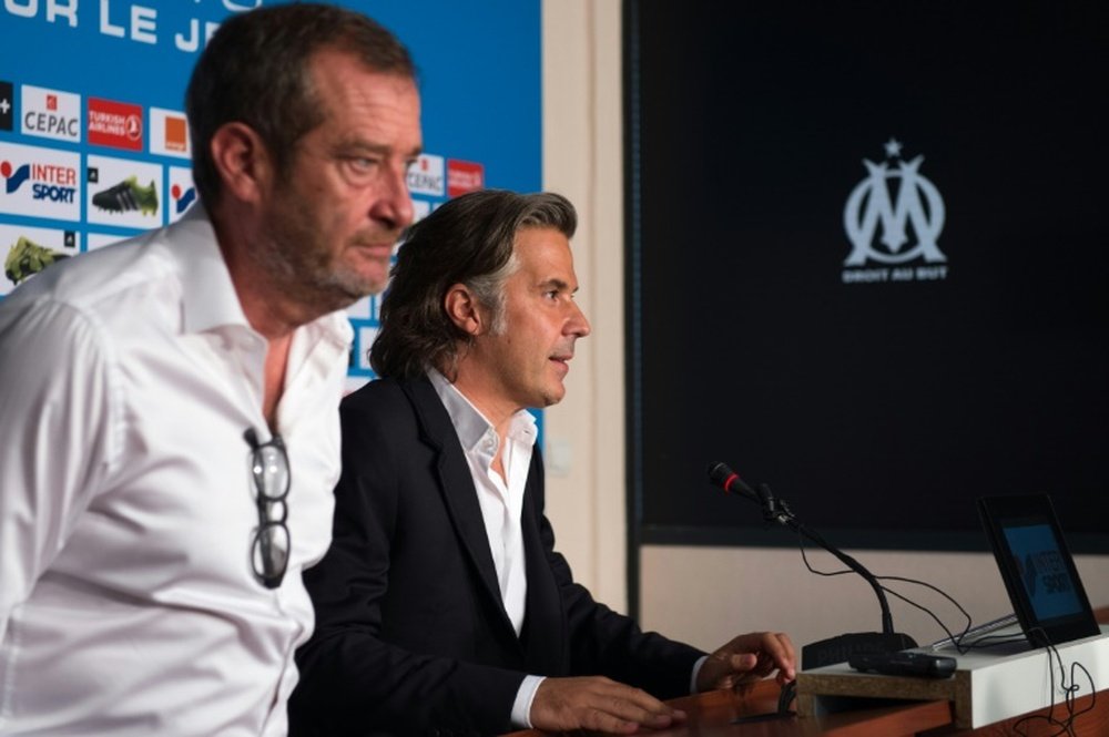 Le directeur général de Marseille Philippe Perez avec son président Vincent Labrune en conférence de presse au centre Robert Louis-Dreyfus, le 13 août 2015
