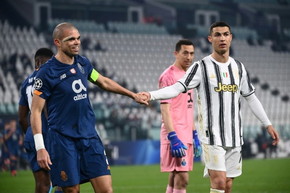 O clube do Porto não quer dizer adeus a Pepe. AFP
