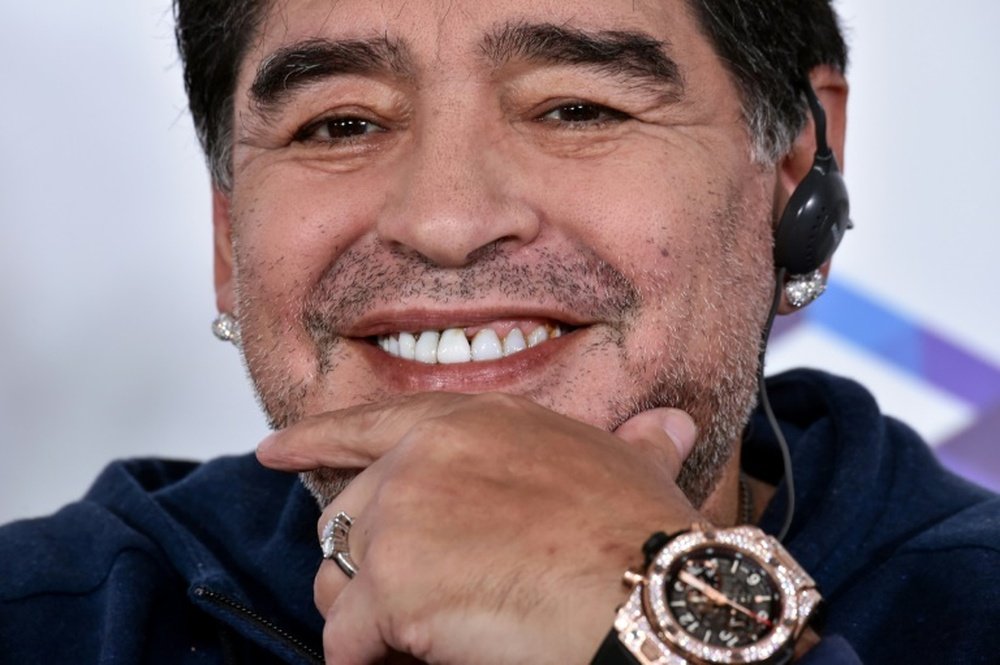 Maradona, a lo suyo. AFP