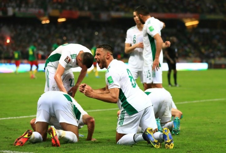 L'Algérie gagne au Mozambique, Slimani et Mandi sortent sur blessure