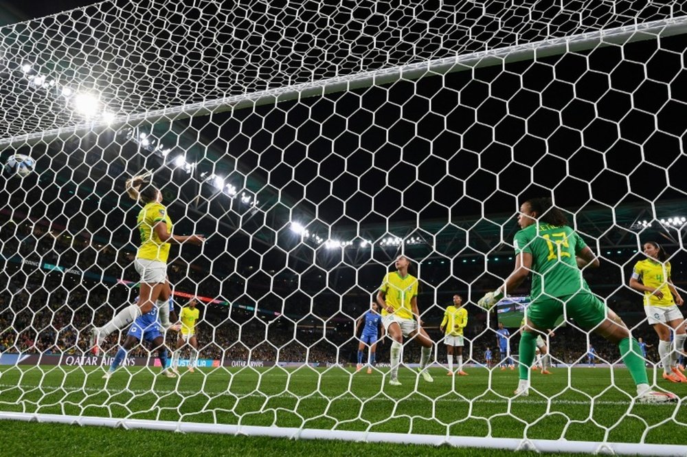 Francia venció por 2-1 a Brasil. AFP