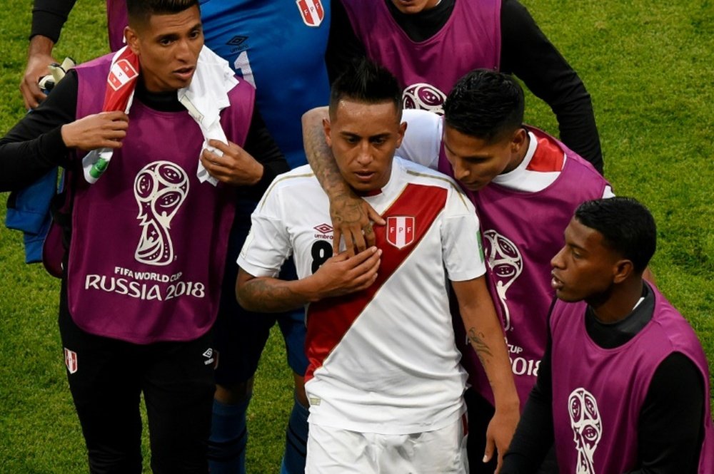 Perú se ejercitó con la mente puesta en el próximo choque. AFP