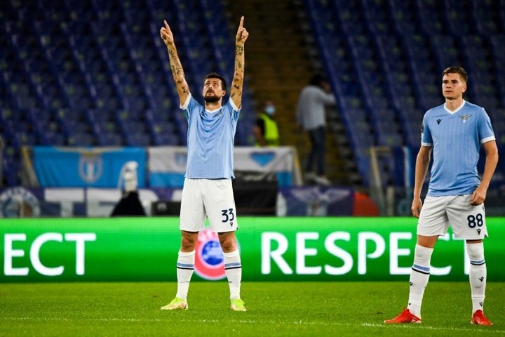 Suspendidos los árbitros del Spezia-Lazio por validar el gol ilegal de Acerbi