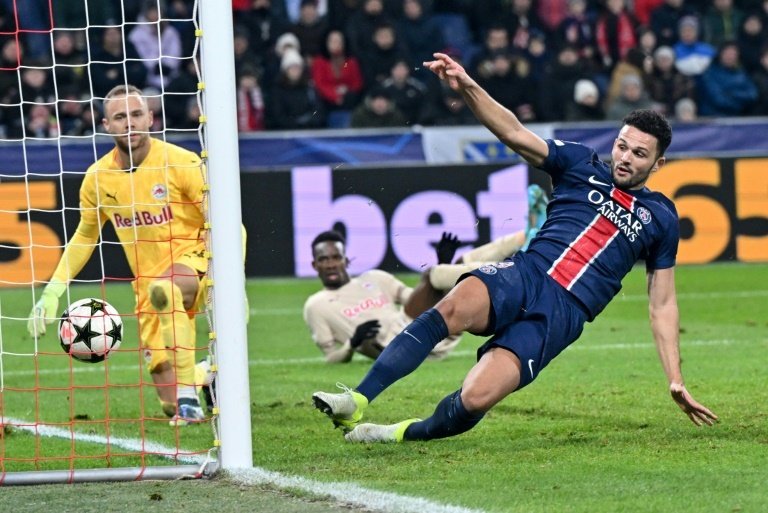 Paris Saint-Germain breathed life into their faltering Champions League campaign as a 3-0 win away to Salzburg in Austria on Tuesday boosted the French club's hopes of reaching the knockout phase.