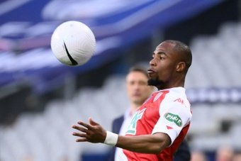 Sidibé quiso ir al Atlético en 2018. AFP