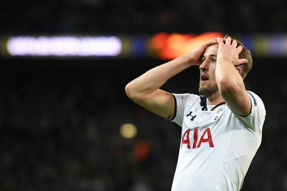 Kane limps out of FA Cup tie.