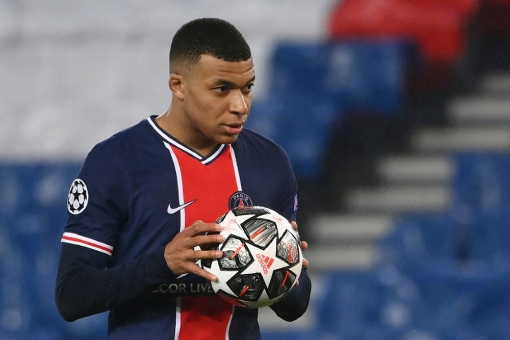 Mbappé en pointe, Bakker titulaire ? GOAL