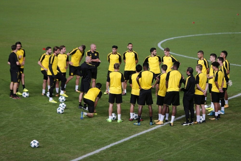 Les joueurs de Dortmund lors d'un entraînement, le 16 octobre 2017 à Nicosie. GOAL