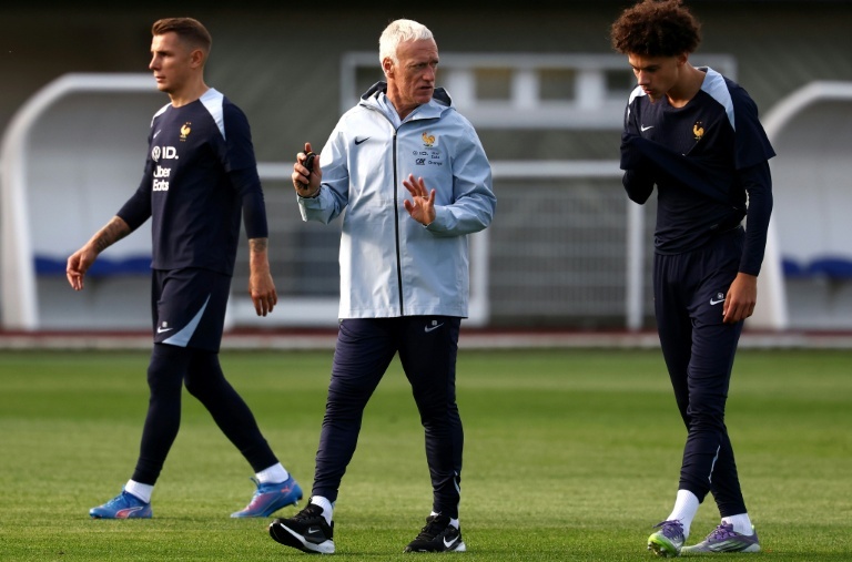 Maghnes Akliouche et Lucas Digne