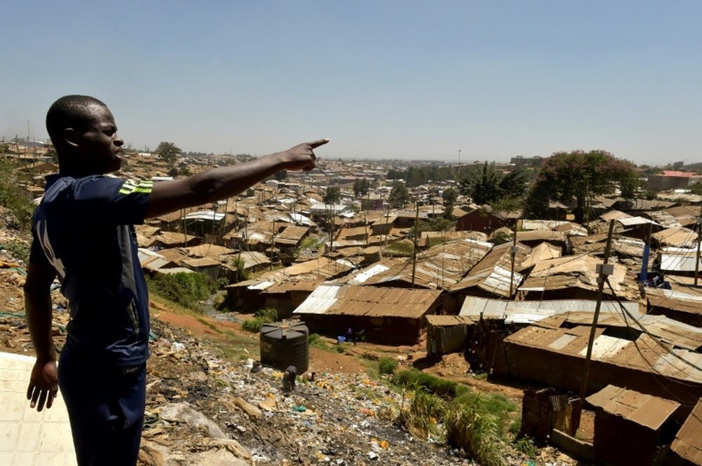 Henry Eshiboko, footballeur à Kibera, l'un des plus grands bidonvilles au monde de Nairobi. AFP