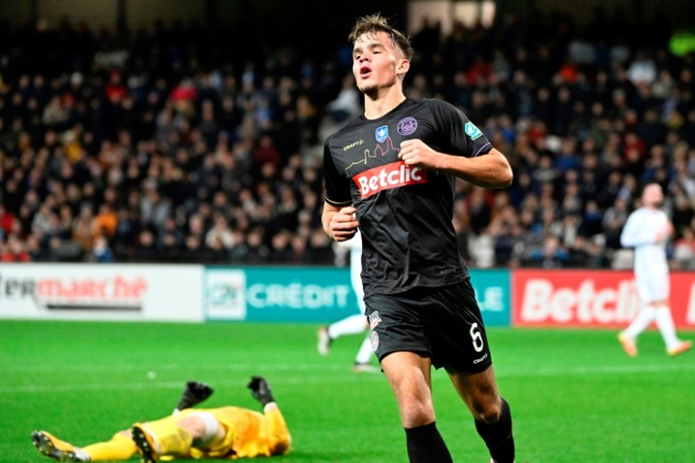 Thijs Dallinga en un partido con el Toulouse