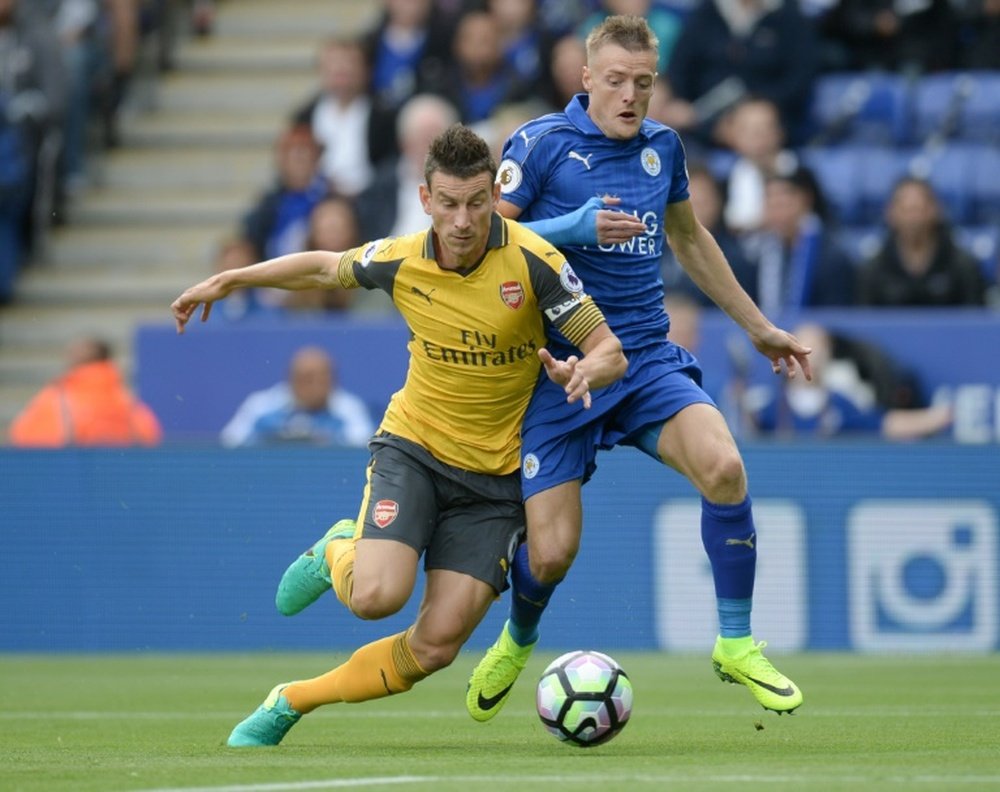 Koscielny sólo regresaría a su país para jugar en el Lorient. AFP