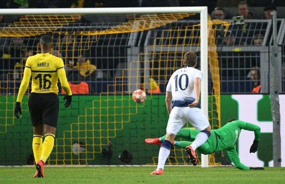 Lloris y Kane, espada y escudo en Dortmund. EFE