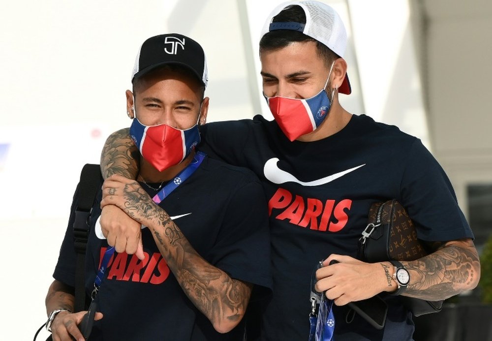 Neymar e Leandro Paredes falaram sobre o desejo de atuar com Messi. AFP