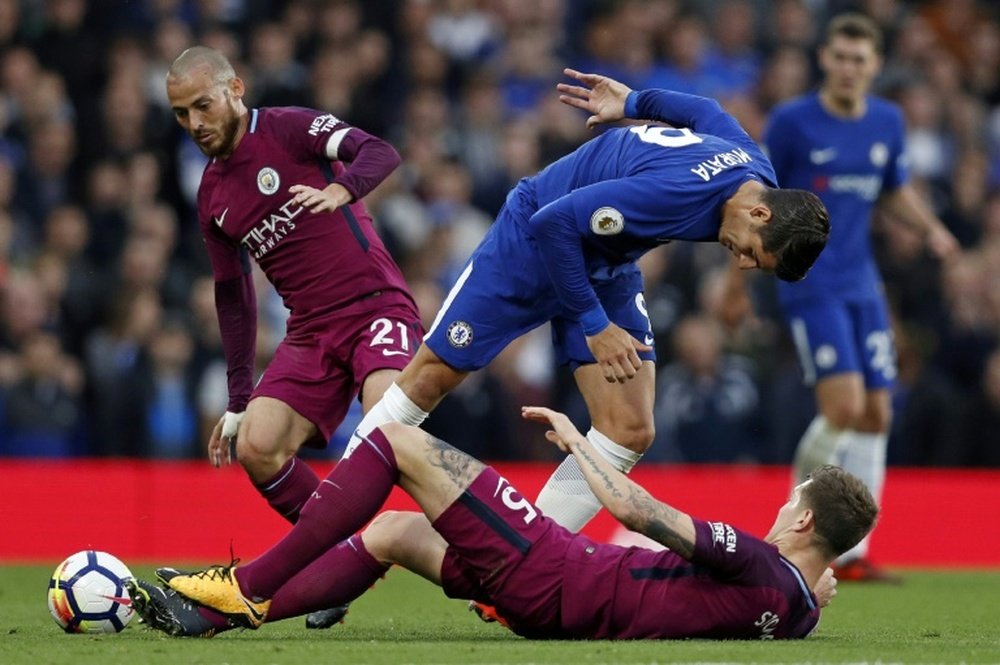 Alvaro Morata touché dans un choc lors de la réception de Manchester City. GOAL