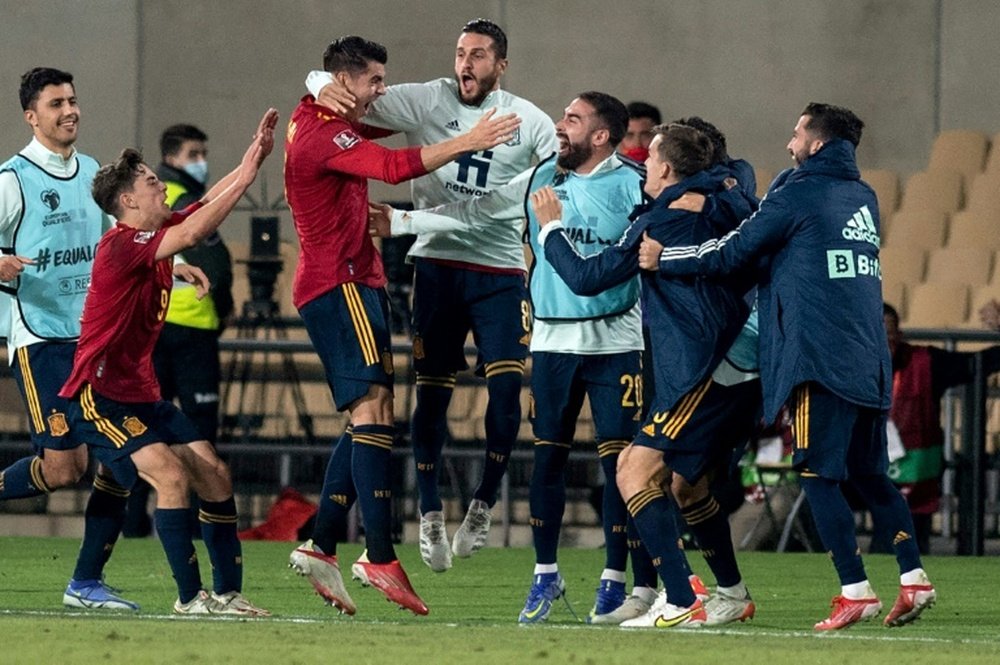España consiguió su billete hacia el Mundial frente a Suecia. AFP