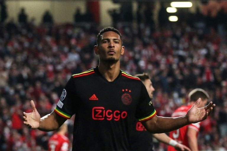 L'Ajax Amsterdam accroché par le Benfica