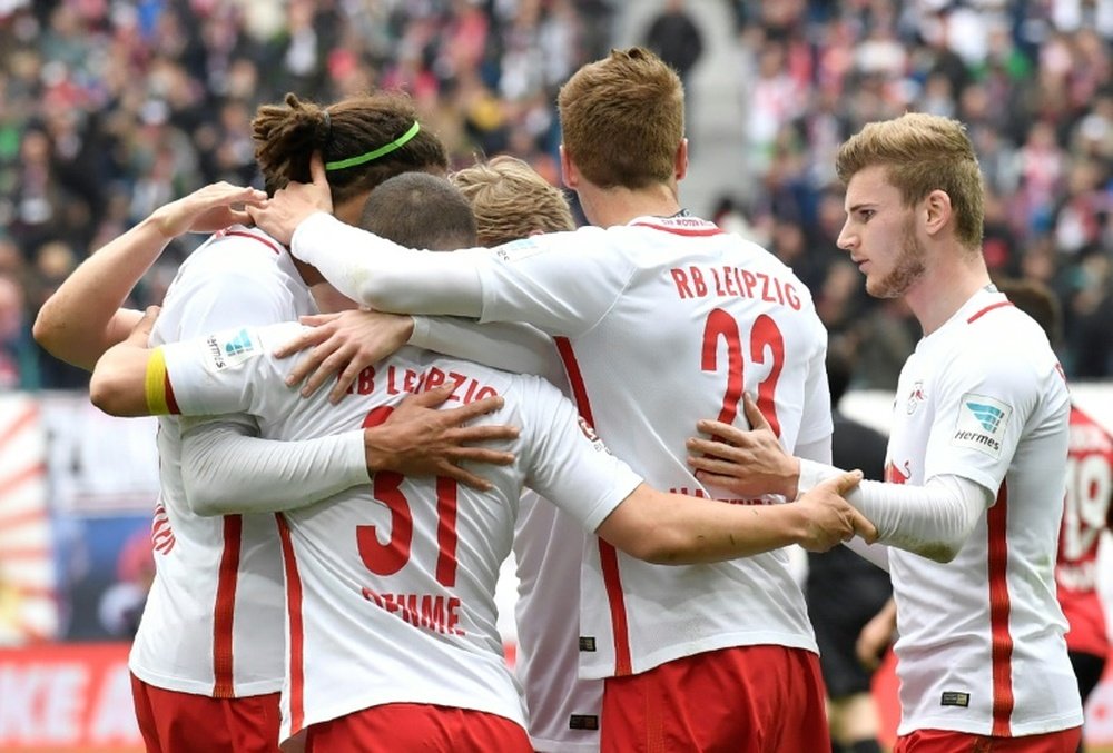 Les joueurs de Leipzig se congratulent après un but contre Fribourg. AFP