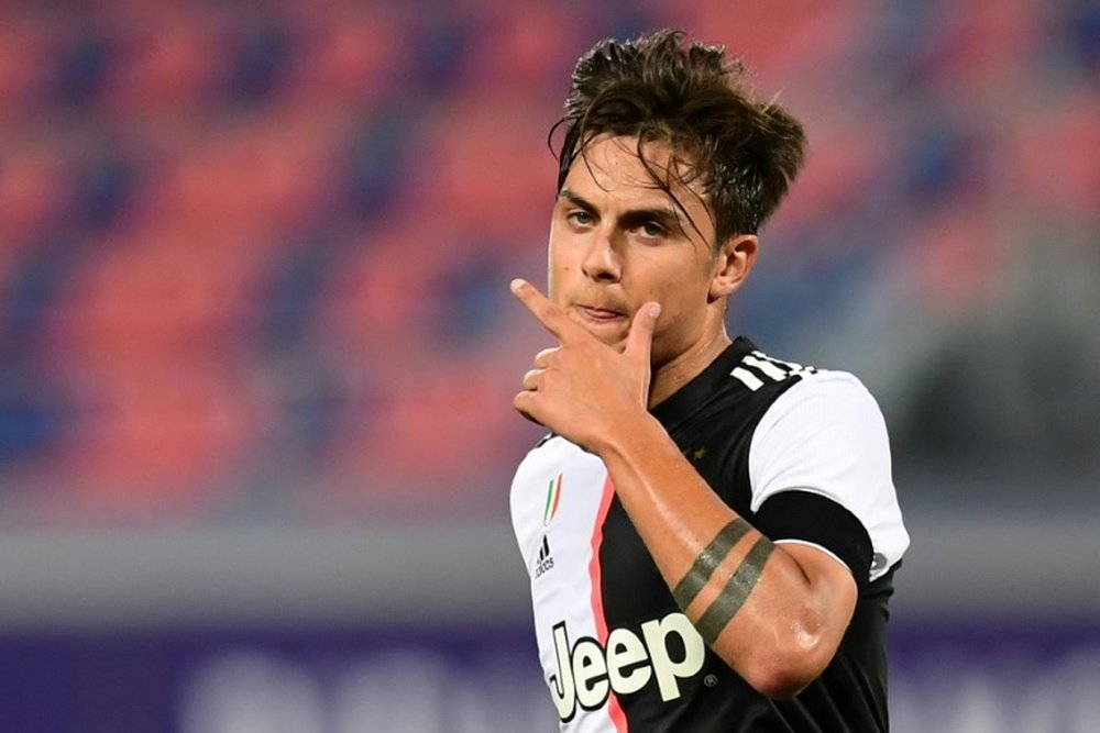 A Dybala no le sentó nada bien calentar el banquillo ante el Crotone. AFP