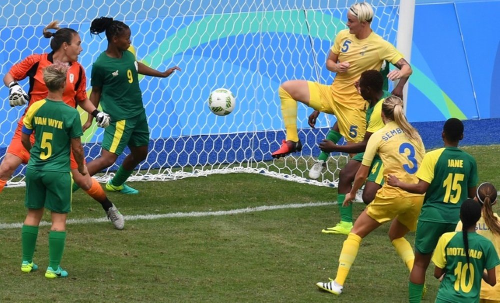 La Suédoise Nilla Fischer inscrit le sul but du match inaugural du tournoi du football féminin des Jeux de Rio, le 3 août 2016