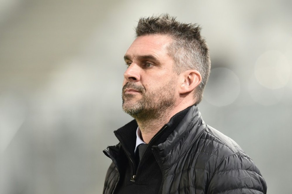 L'entraîneur de Bordeaux Jocelyn Gourvennec suit le match face à Nice en Coupe de la Ligue. AFP