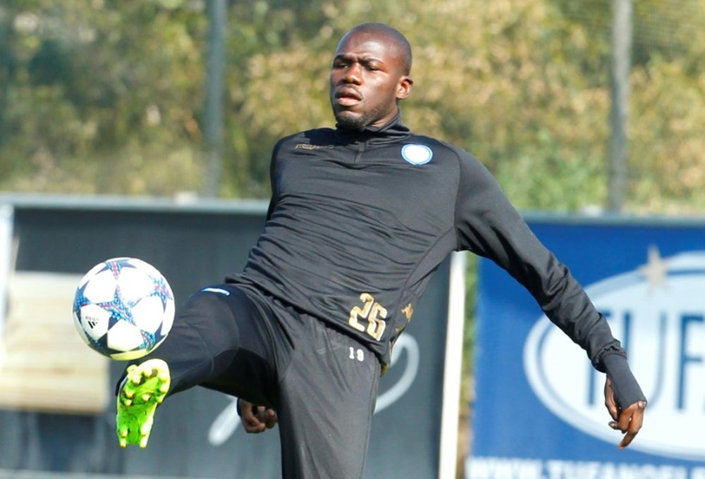 Koulibaly sigue estando en el punto de mira del Chelsea. AFP