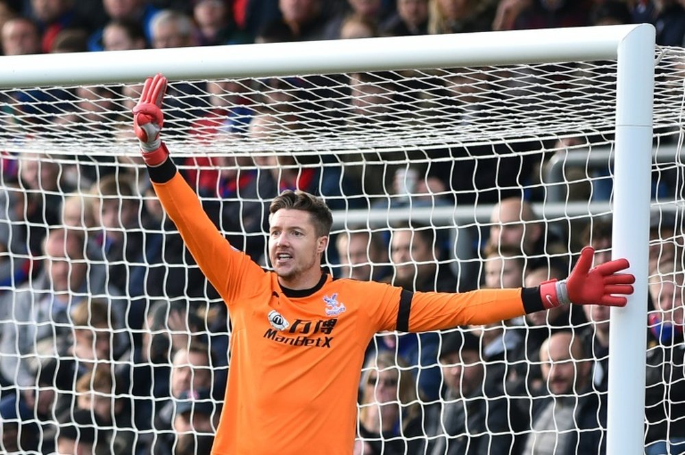 Wayne Hennessey estaría siendo tentado por el Chelsea. AFP/Archivo