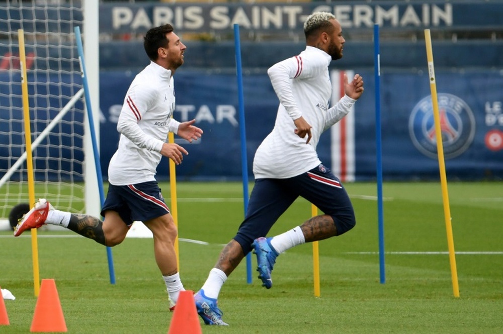 Messi y Neymar podrían jugar ante el Stade Reims. AFP