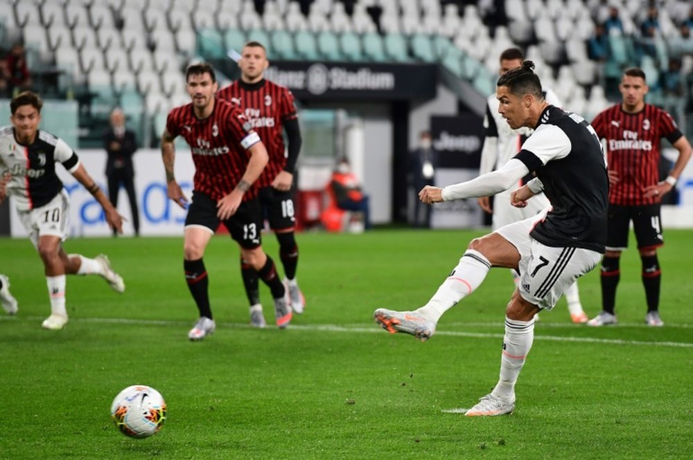 Cristiano Ronaldo errou um pênalti no empate contra o Milan. AFP