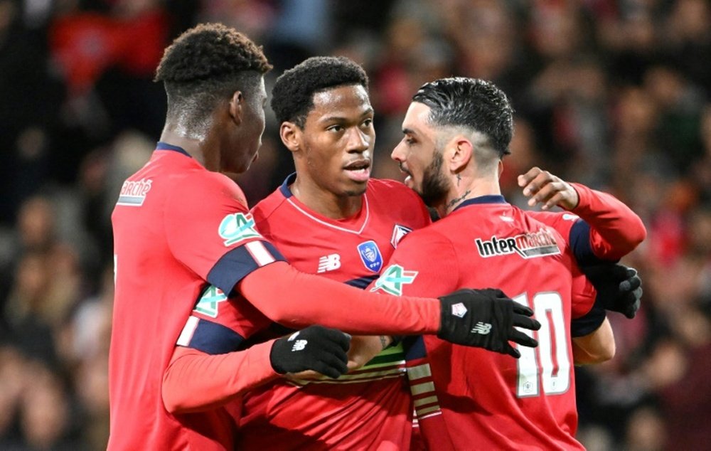 Jonathan David deja sin plata por una noche al Lens. AFP