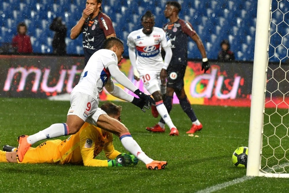 Mariano anotó el tanto del empate para el Lyon ante el Montpellier. AFP