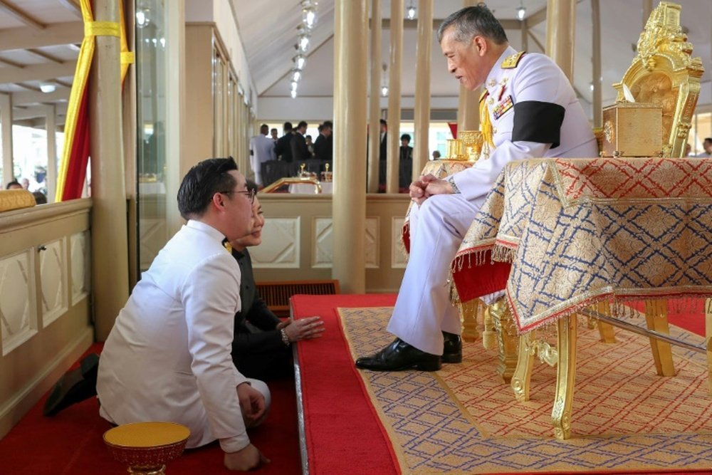 El rey d Tailandia presidió la cremación de Vichai Srivaddhanaprabha. EFE