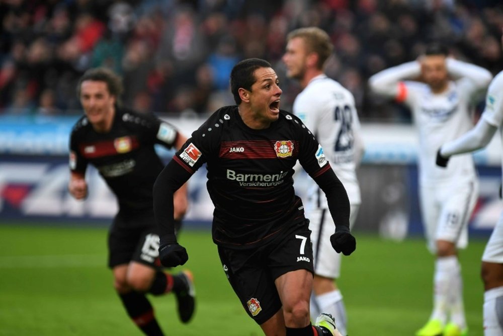 Lattaquant vedette du Bayer Leverkusen, Chicharito, buteur face au Hertha Berlin. AFP