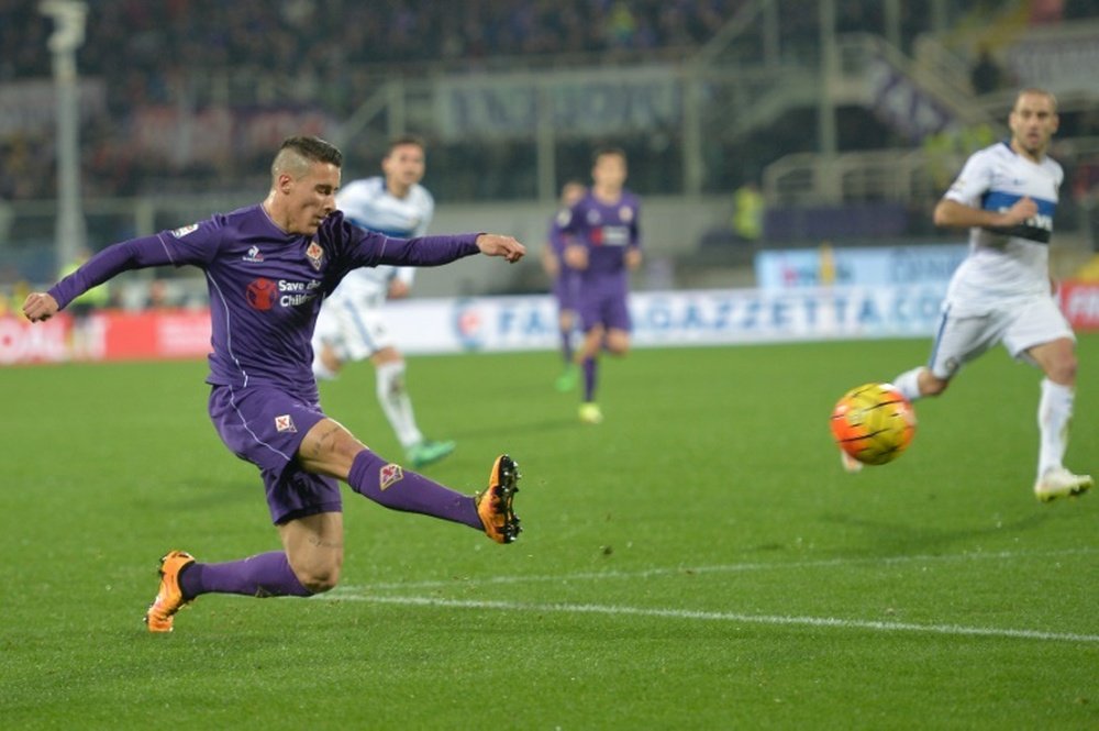La Fiorentina quiere quedarse otro más con Tello como cedido y ejercer la compra más tarde. AFP