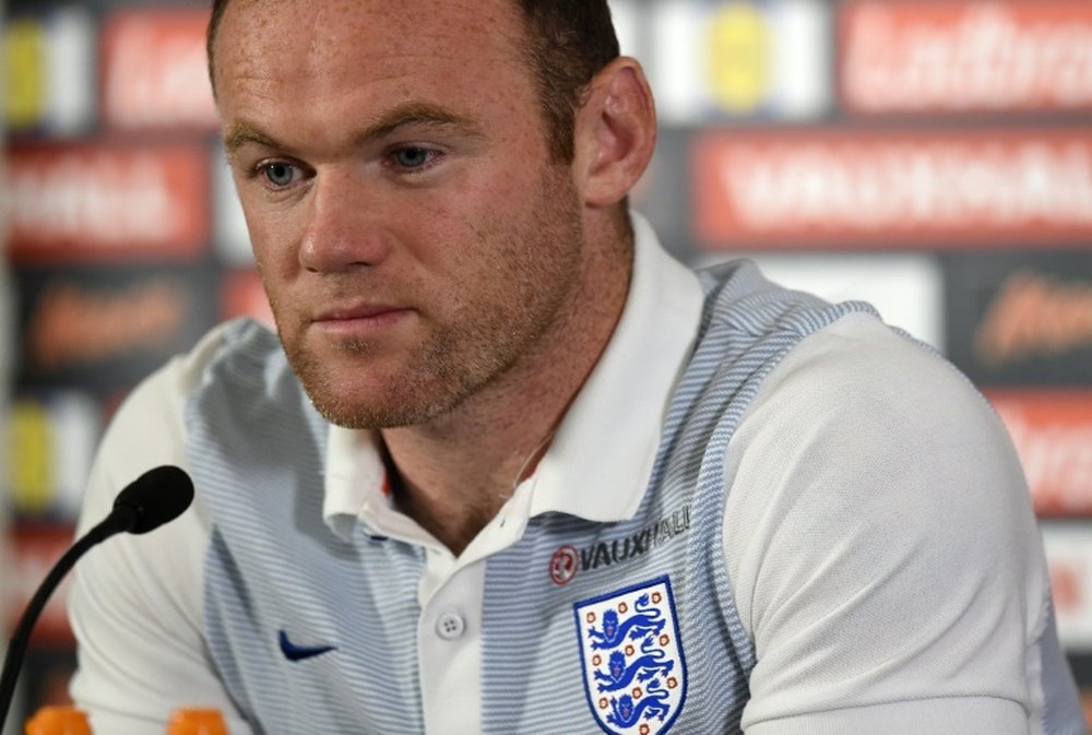L'attaquant anglais Wayne Rooney en conférence de presse, le 4 octobre 2016 à Burton-on-Trent