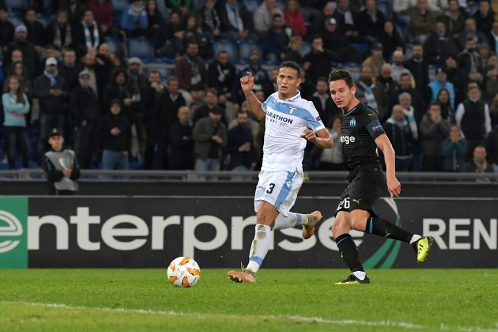 Luiz Felipe (i) está cerca de ampliar su contrato con la Lazio. AFP