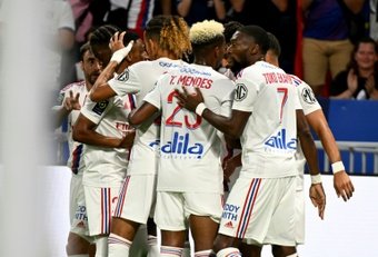 El Olympique de Lyon venció por 2-1 al Ajaccio. AFP
