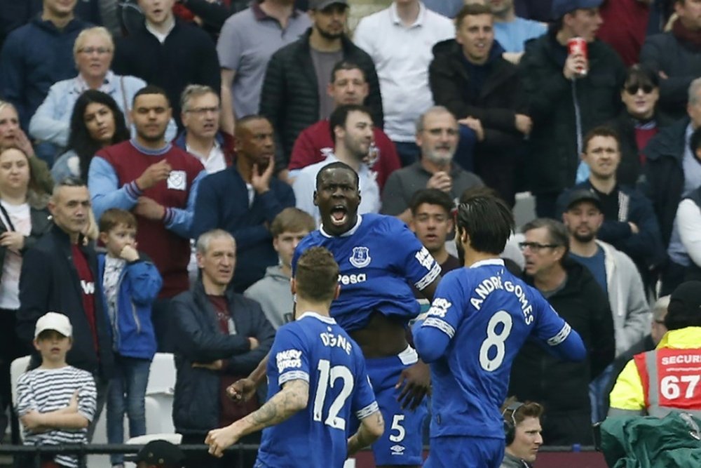 Zouma y Bernard anotaron los dos goles del Everton. AFP