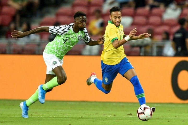 Neymar limps off as Brazil held by Nigeria