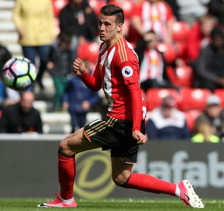Newcastle seal Manquillo signing