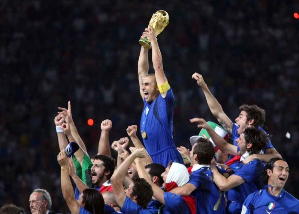 El capitán de Italia habló de la anécdota con la copa del mundo. AFP