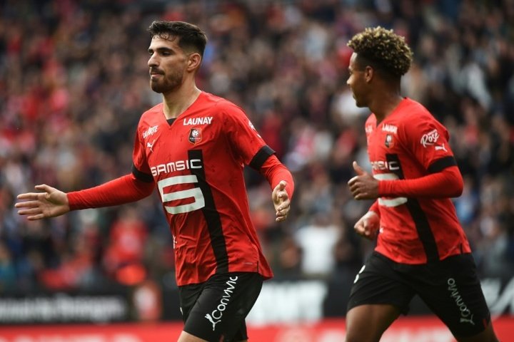 El Rennes venció al Olympique de Lyon por 3-1. AFP